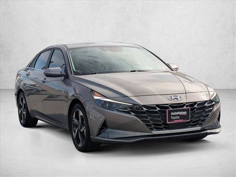 Used 2023 Hyundai Elantra Limited image 3