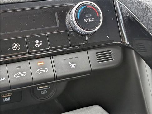 Used 2023 Hyundai Elantra Limited image 16