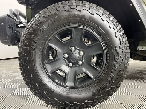 Used 2021 Jeep Gladiator Mojave AWD/4WD image 11