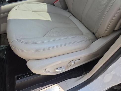 Used 2017 Lincoln MKC Select w/ Select Plus Package FWD image 21