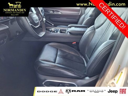 Certified 2024 Jeep Wagoneer Series II w/ Flexible Seating Group RWD image 15