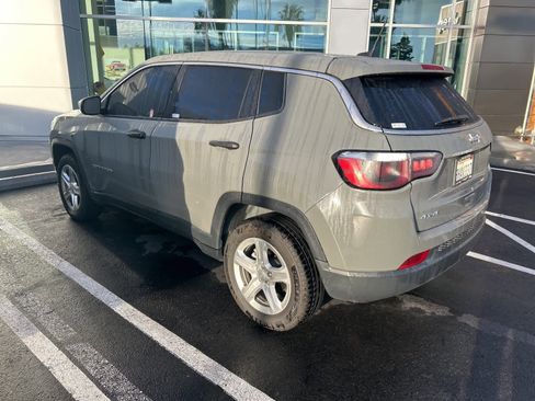 Used 2023 Jeep Compass Sport image 2