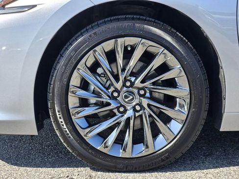 Used 2024 Lexus ES 350 w/ Luxury Package FWD image 10