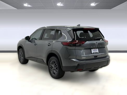 Used 2026 Nissan Rogue SV AWD/4WD image 2
