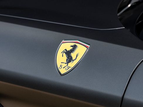 Used 2016 Ferrari California T RWD image 18