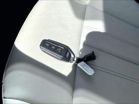 Used 2025 Audi Q5 Premium w/ Convenience Package image 35