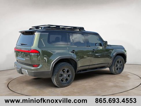 Used 2024 Lexus GX 550 image 3