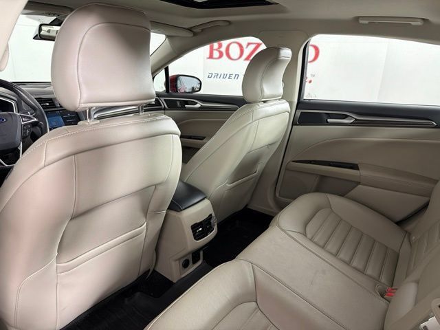Used 2017 Ford Fusion SE w/ Fusion SE Technology Package FWD image 26