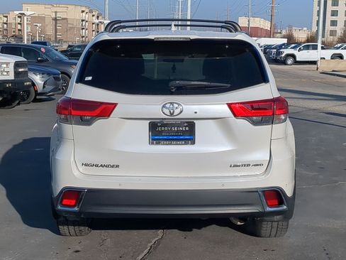 Used 2018 Toyota Highlander Limited Platinum image 4