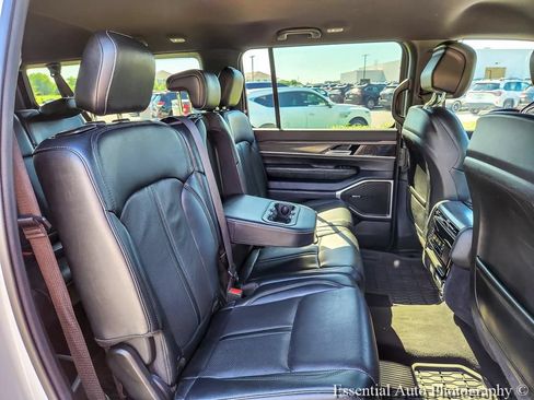 Used 2024 Jeep Wagoneer L Series II w/ Flexible Seating Group AWD/4WD image 29
