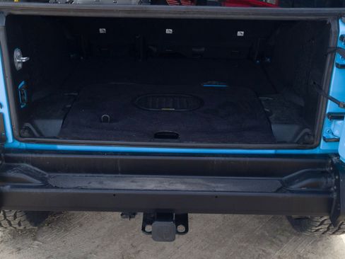 Used 2017 Jeep Wrangler Unlimited Sahara image 7