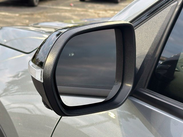 Used 2025 Chevrolet Traverse LT w/ Midnight/Sport Edition FWD image 10
