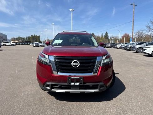 Used 2024 Nissan Pathfinder SL AWD/4WD image 3