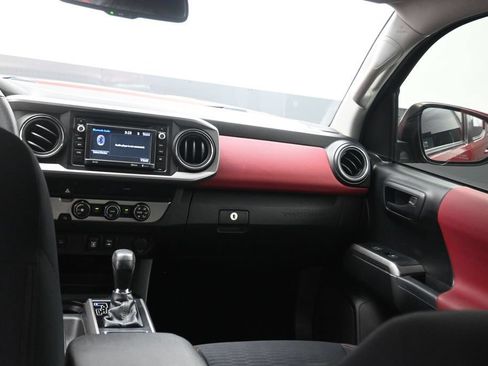 Used 2019 Toyota Tacoma SR5 RWD image 12