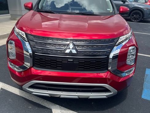 Used 2024 Mitsubishi Outlander SE FWD image 3