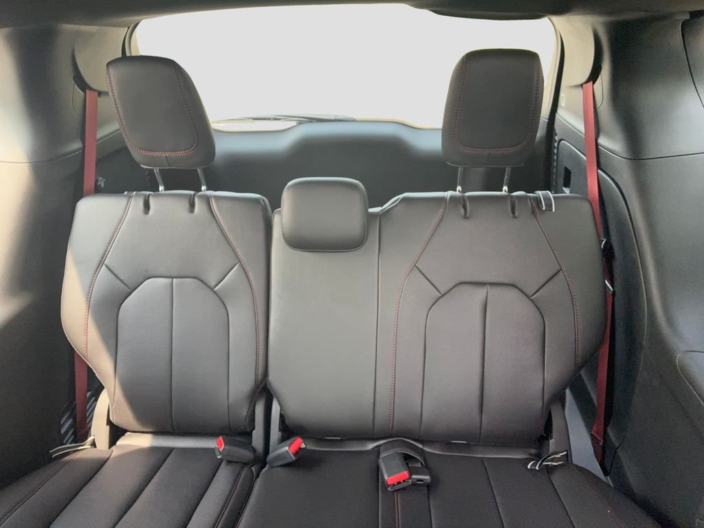 New 2027 Chrysler Pacifica Select AWD/4WD image 19