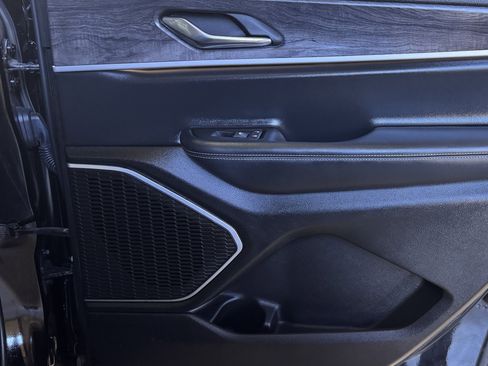 Used 2022 Jeep Grand Cherokee L Limited image 37