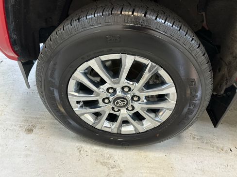Used 2025 Toyota Tacoma Limited AWD/4WD image 13