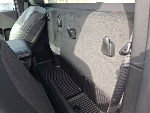 Used 2024 RAM 2500 Tradesman w/ Chrome Appearance Group image 10