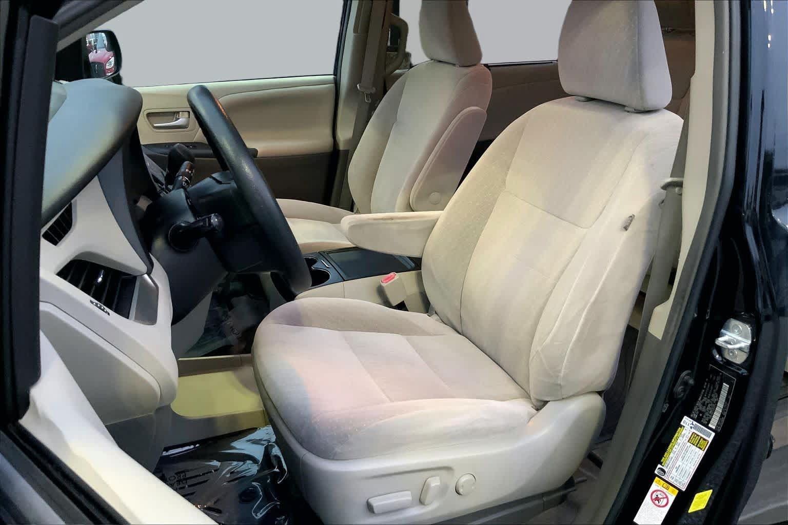 Used 2018 Toyota Sienna LE FWD image 7