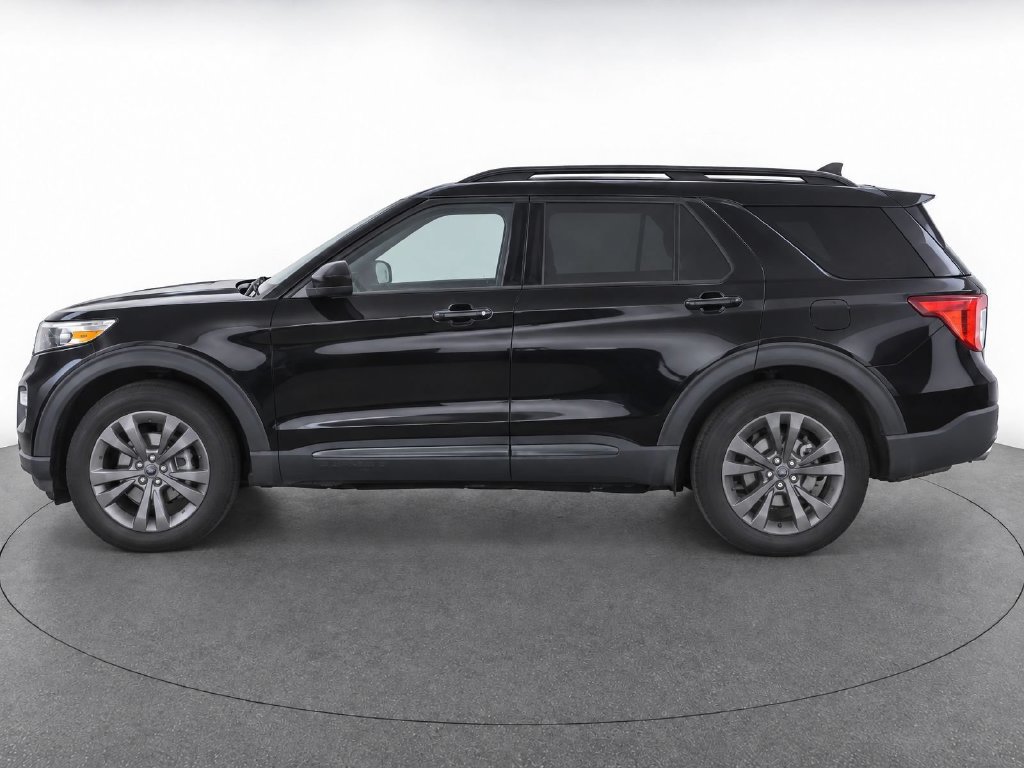 Used 2024 Ford Explorer XLT w/ Equipment Group 202A AWD/4WD image 7