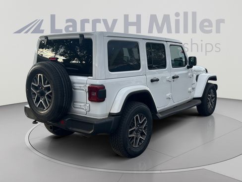 Used 2024 Jeep Wrangler Unlimited Sahara AWD/4WD image 5