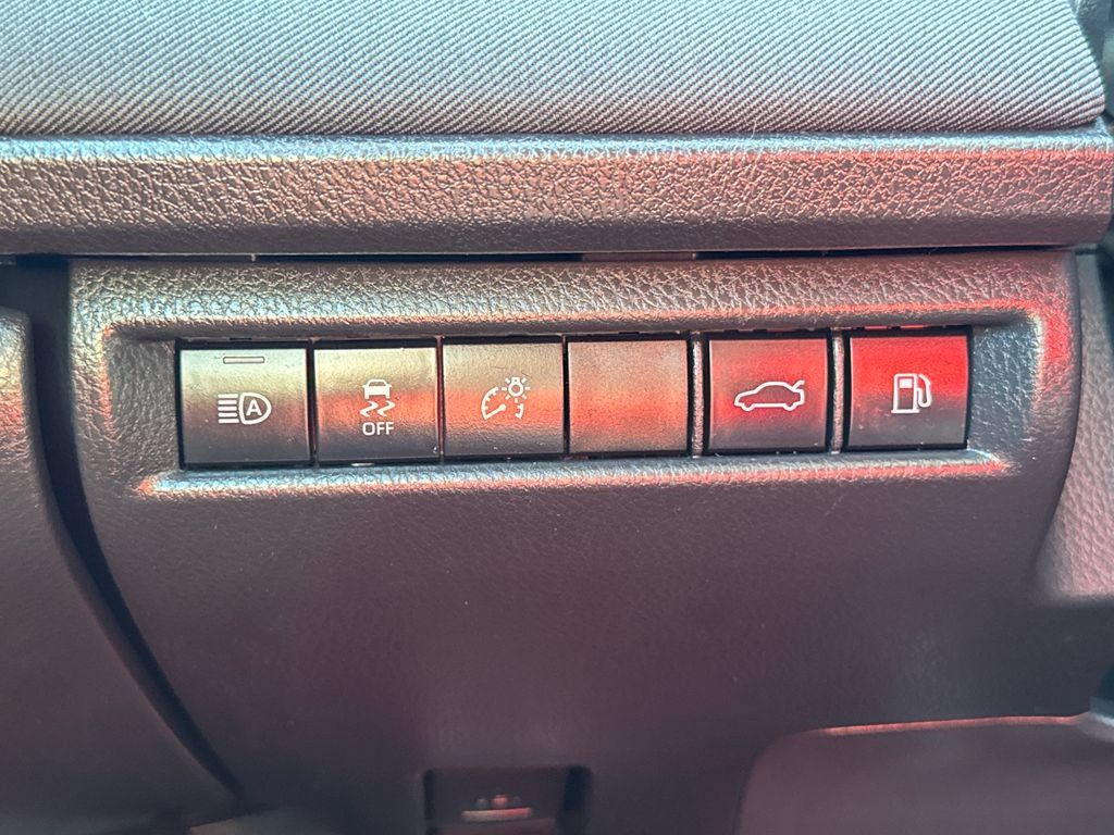Used 2025 Toyota Camry LE FWD image 32