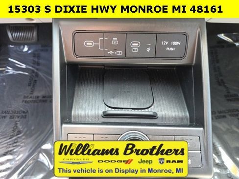 Used 2024 Hyundai Kona Limited image 18