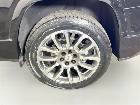 Used 2022 GMC Acadia Denali w/ Denali Ultimate Package image 28