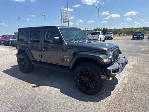 Used 2023 Jeep Wrangler Unlimited Sahara w/ Cold Weather Group AWD/4WD image 9