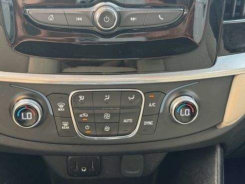 Used 2022 Chevrolet Traverse LS FWD image 19