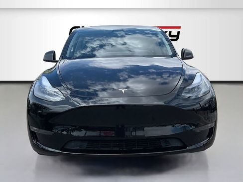 Used 2024 Tesla Model Y Long Range AWD/4WD image 2