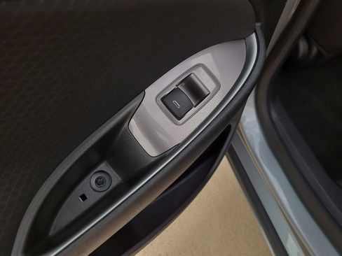 Used 2025 Chevrolet Malibu LS FWD image 12