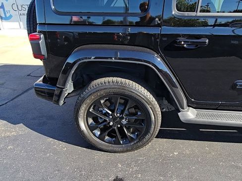 Used 2021 Jeep Wrangler Unlimited Sahara image 11