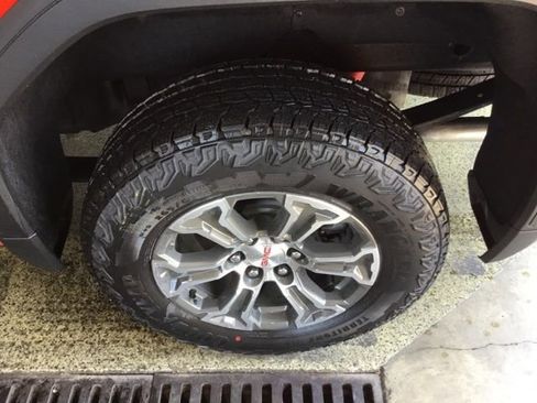 New 2026 GMC Sierra 1500 SLE image 15