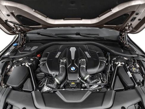 Used 2017 BMW 750i RWD image 13