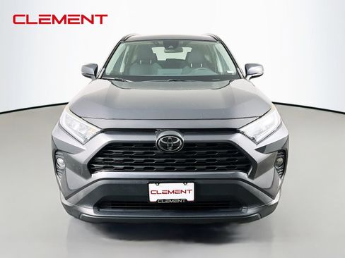 Used 2019 Toyota RAV4 XLE w/ Convenience Package FWD image 3