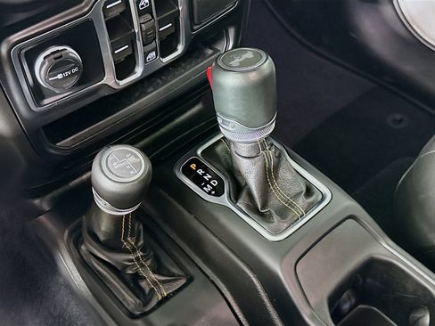 Used 2022 Jeep Wrangler Unlimited Sahara image 20