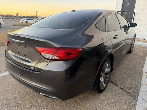 Used 2015 Chrysler 200 S w/ Comfort Group image 5