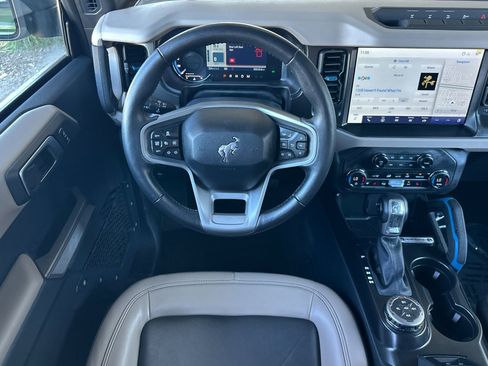 Used 2023 Ford Bronco Wildtrak image 16