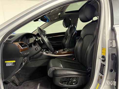 Used 2019 Genesis G90 3.3T Premium image 14