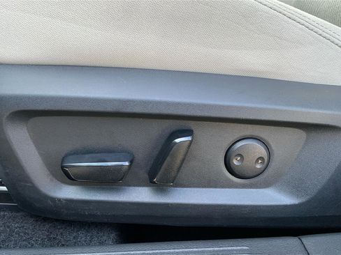 Used 2025 Nissan Rogue SV image 17