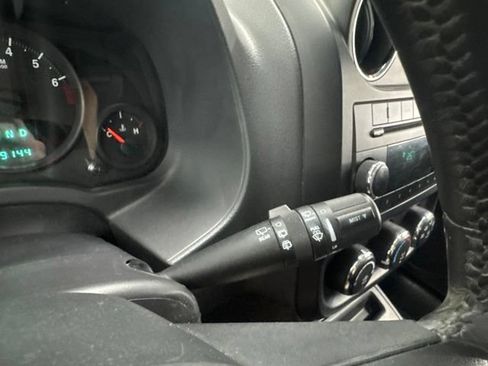 Used 2011 Jeep Compass Latitude AWD/4WD image 31