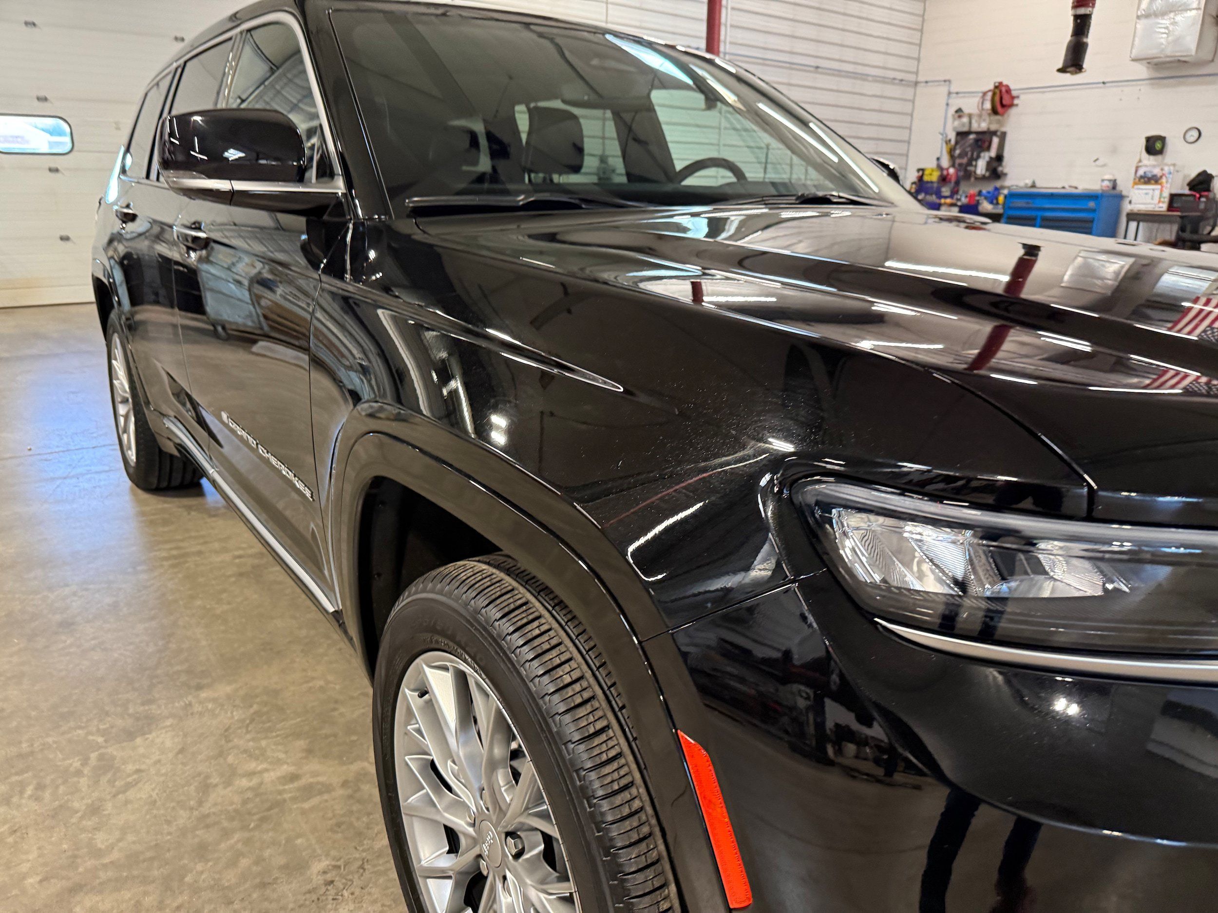 Used 2025 Jeep Grand Cherokee L Summit w/ Luxury Tech Group V AWD/4WD image 3