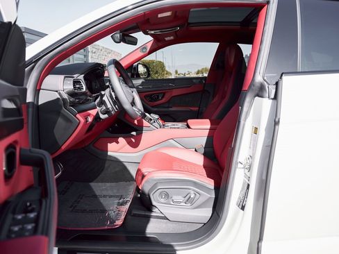 Used 2024 Lamborghini Urus S image 31