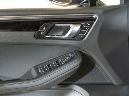 Certified 2026 Porsche Macan AWD/4WD image 18