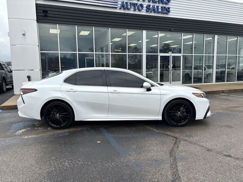 Used 2021 Toyota Camry XSE image 2