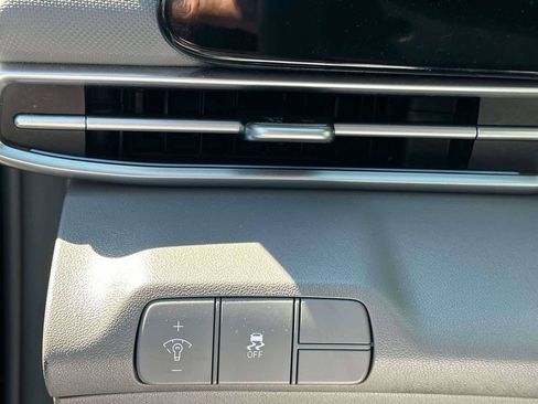 Used 2024 Hyundai Elantra SEL FWD image 17