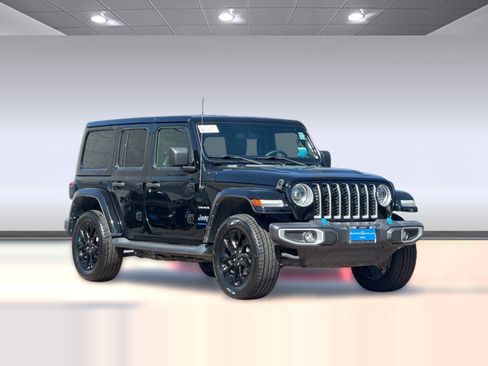 Used 2023 Jeep Wrangler Unlimited Sahara AWD/4WD image 6