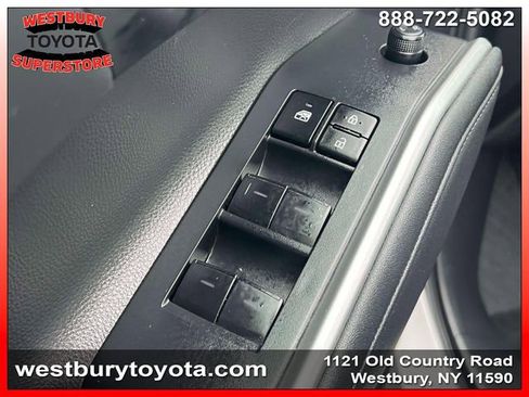 Used 2023 Toyota Highlander XLE image 21